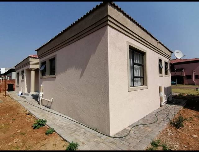 3 BEDROOM HOUSE FOR SALE IN THE ORCHARDS